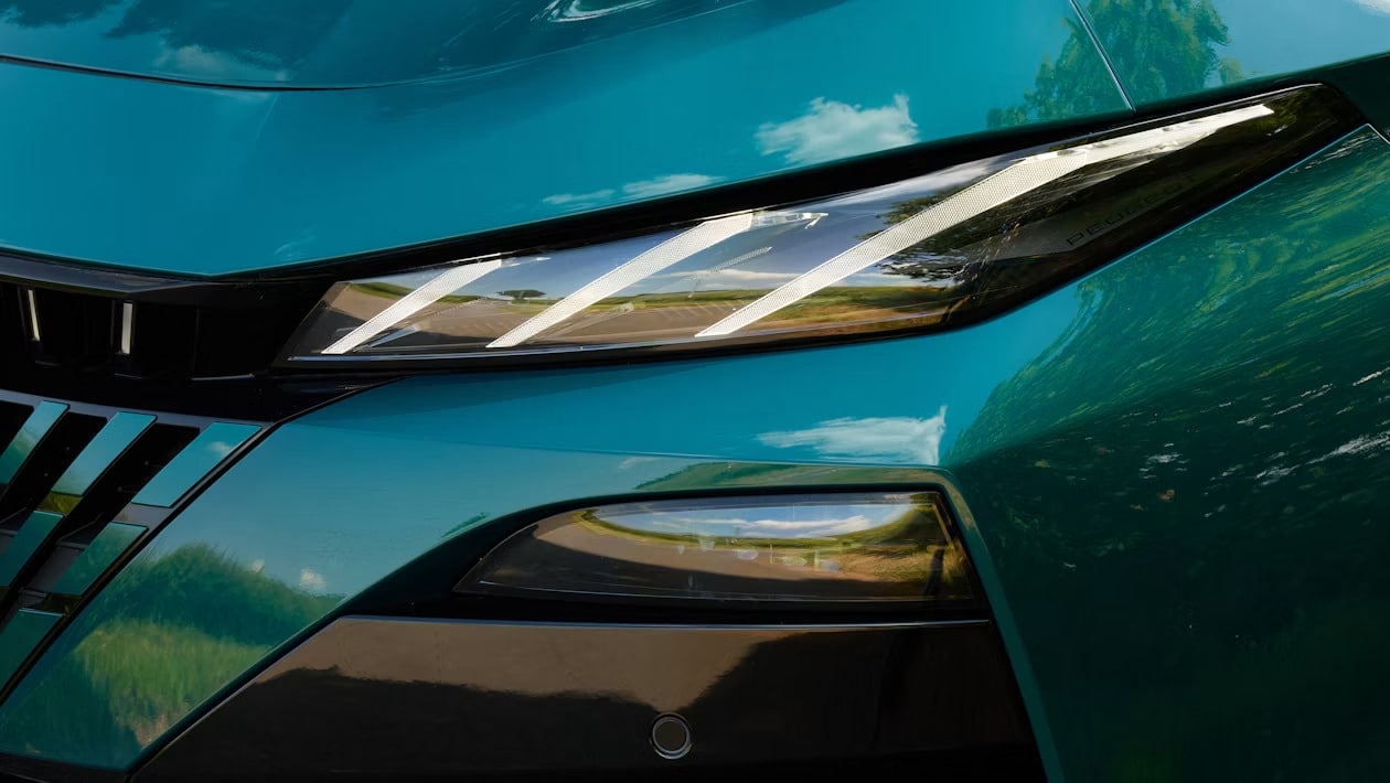 Peugeot E-308: Αυτονομία 462 χλμ. και 156 PS για το ανανεωμένο ηλεκτρικό