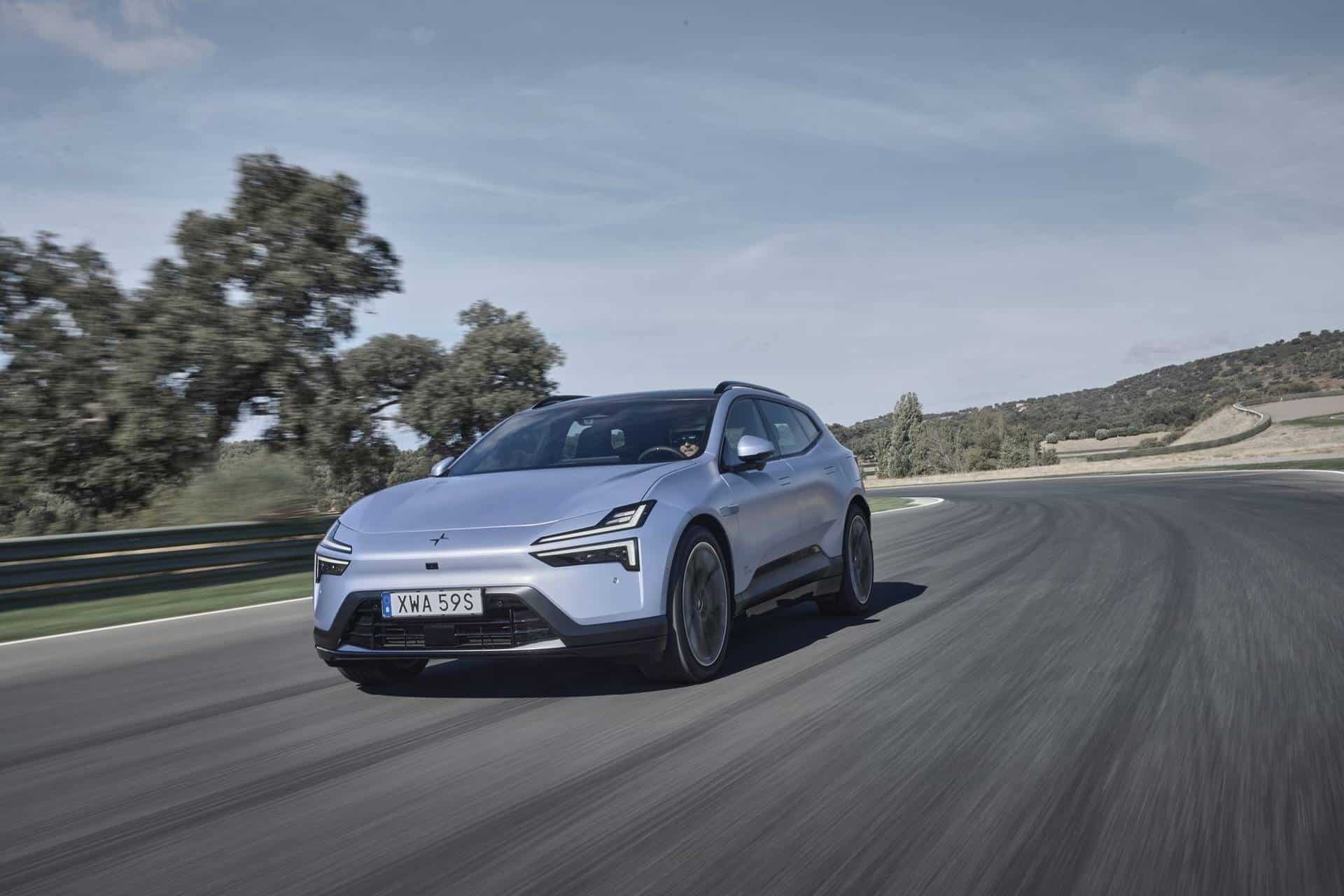 Polestar 4 - Το ηλεκτρικό SUV των 544 PS που βάζει φωτιά στην πίστα!