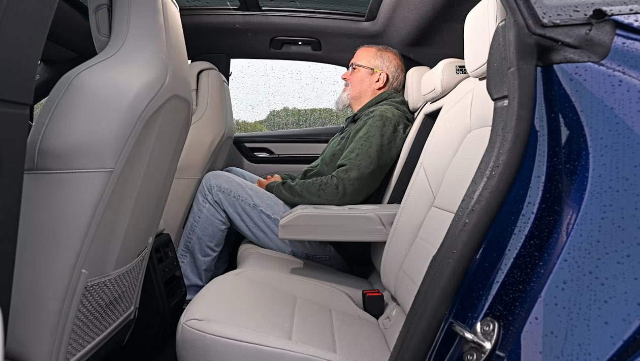 Porsche Macan vs Alpine A390: Tα πιο σπορ EV SUV έρχονται αντιμέτωπα