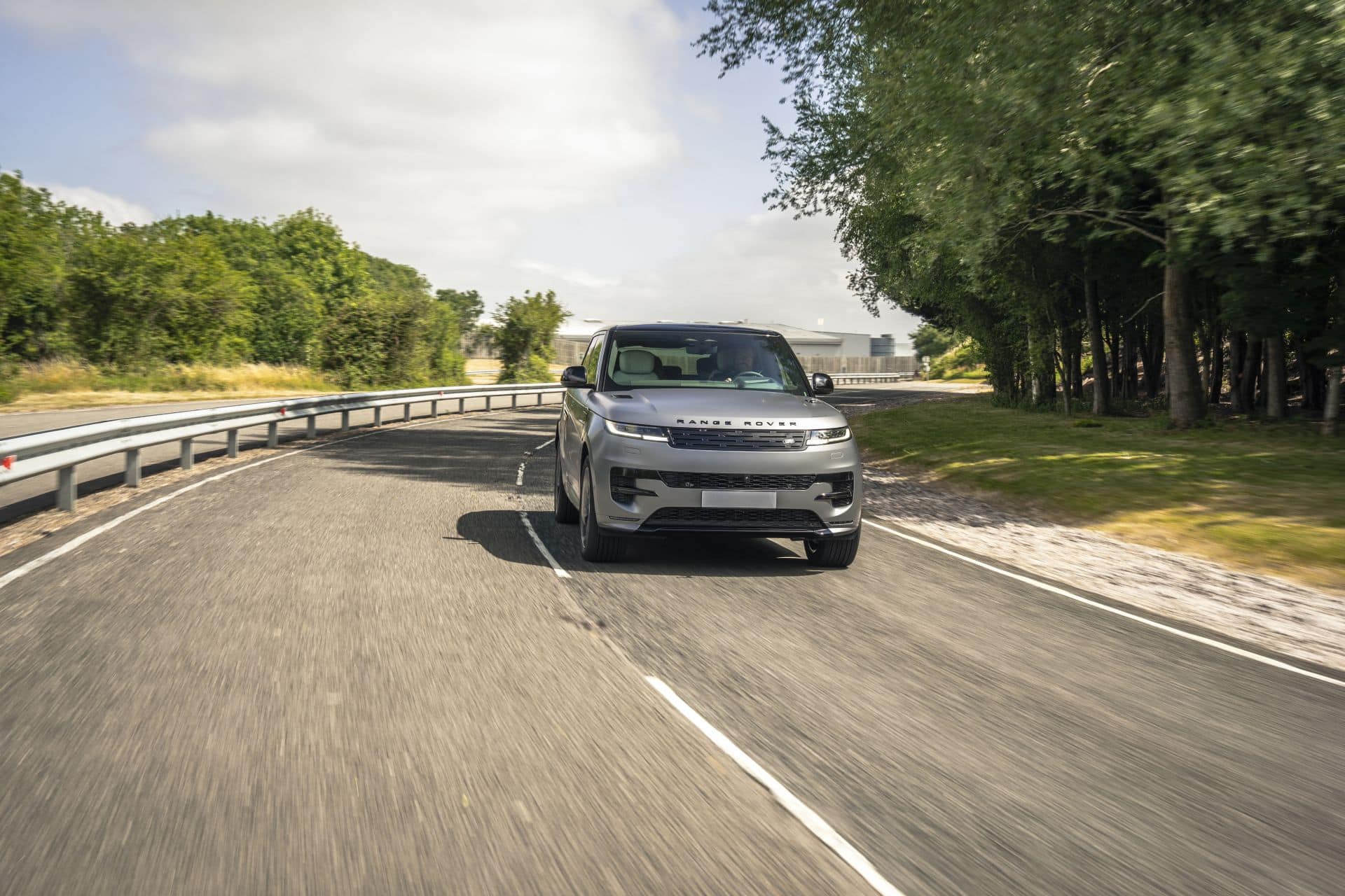 Range Rover Sport Electric: Το ηλεκτρικό SUV των 550 PS αποκαλύπτει τις δυνατότητές του