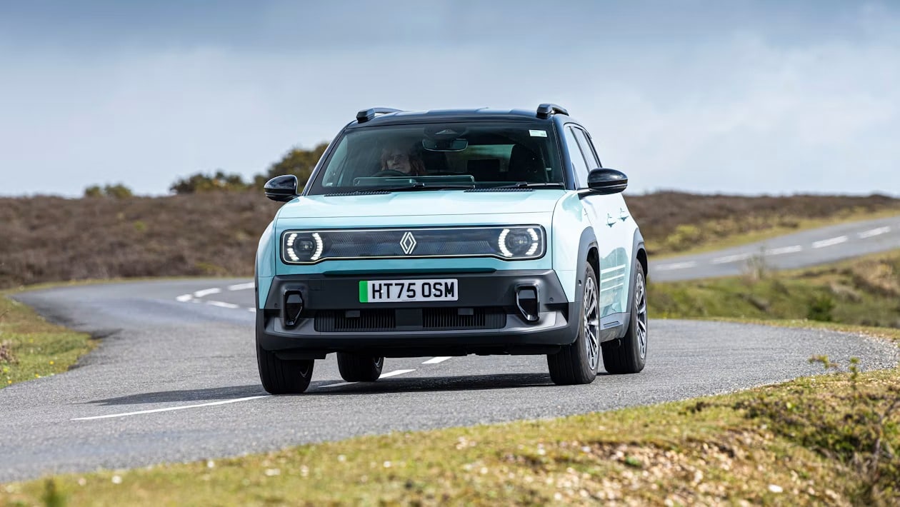 Renault 4 E-Tech: Τα δυνατά σημεία και οι μικρές αδυναμίες του ηλεκτρικού SUV μετά από αρκετά χιλιόμετρα