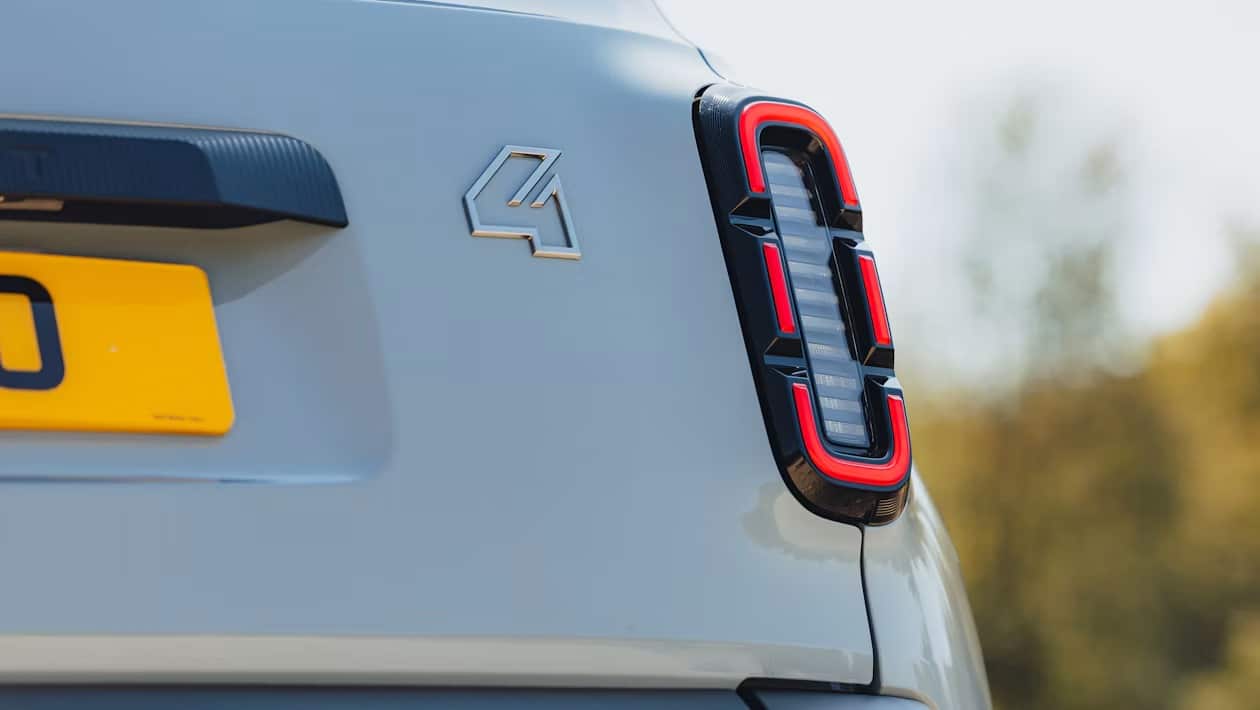 Renault 4 Plein Sud: Το ηλεκτρικό που βγάζει την οροφή του… βόλτα