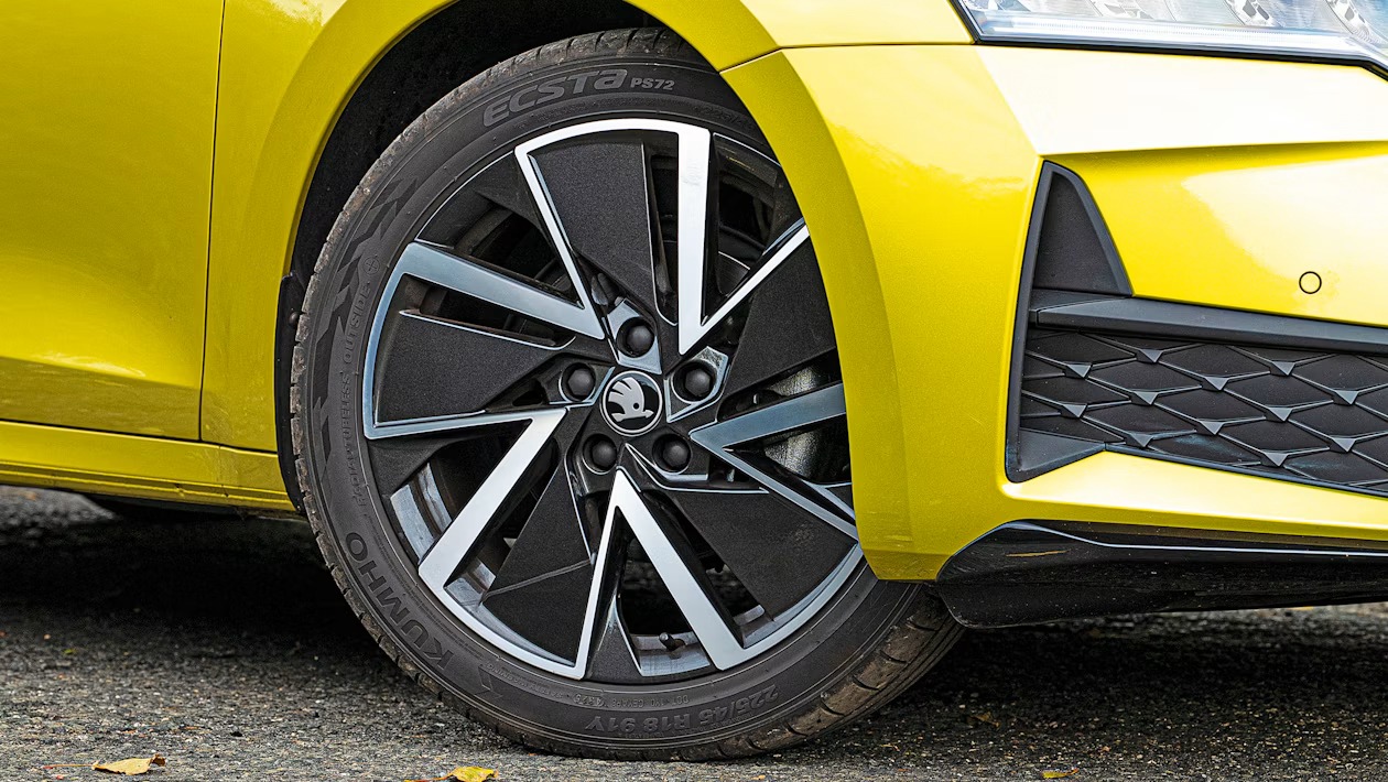 Astra Sports Tourer vs Octavia Estate: Ποιο οικογενειακό wagon συμφέρει περισσότερο;