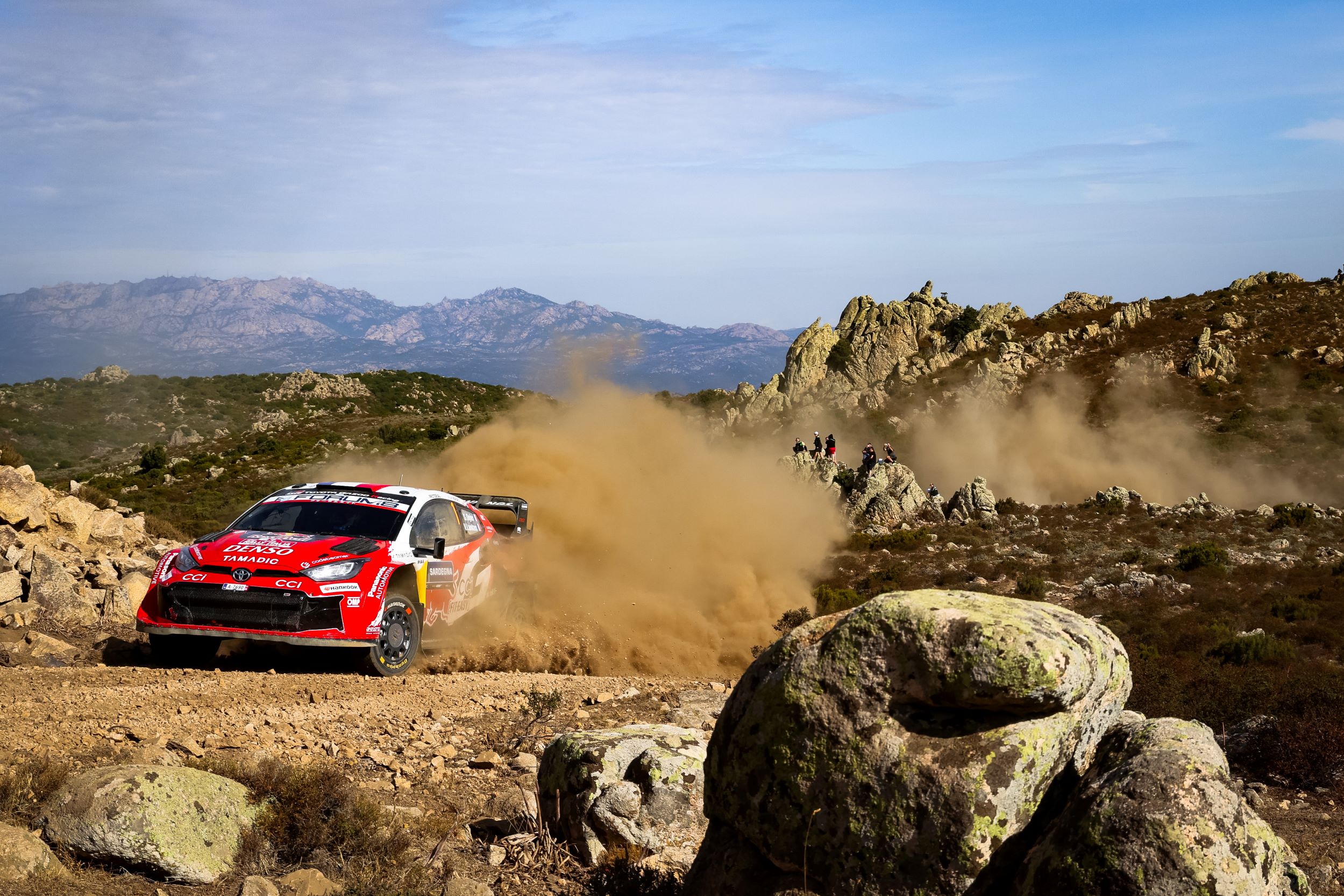 Ο Elfyn Evans και ο Scott Martin κέρδισαν το Παγκόσμιο Πρωτάθλημα Οδηγών με την TGR-WRT σε έναν συναρπαστικό τελικό