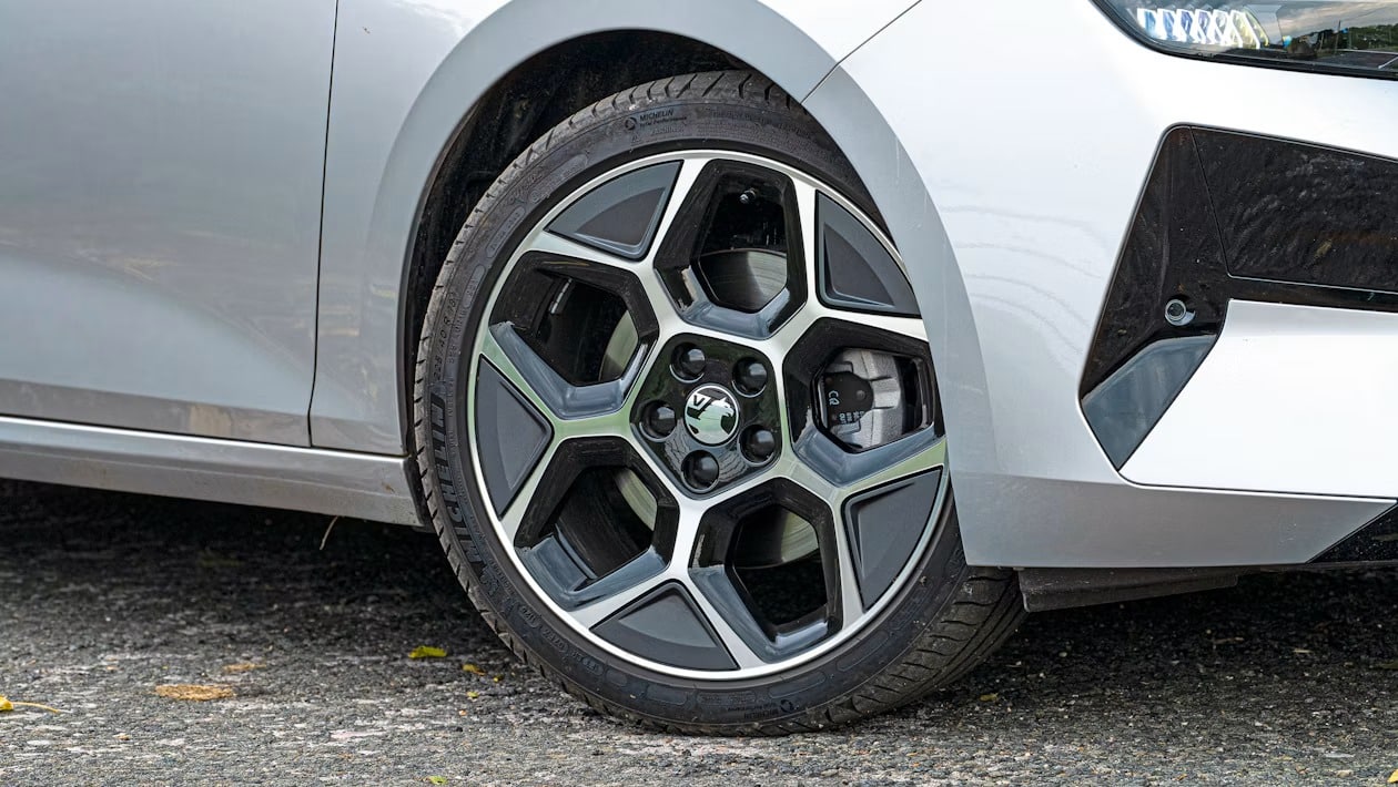 Astra Sports Tourer vs Octavia Estate: Ποιο οικογενειακό wagon συμφέρει περισσότερο;