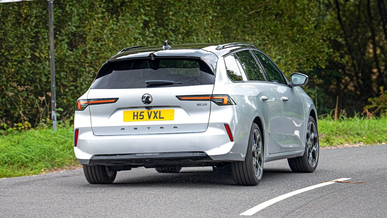 Astra Sports Tourer vs Octavia Estate: Ποιο οικογενειακό wagon συμφέρει περισσότερο;