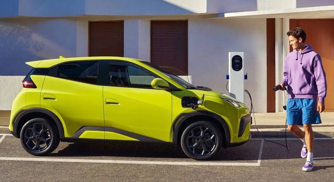 Tesla vs BYD: Η μεγάλη ανατροπή στις πωλήσεις ηλεκτρικών το 2026