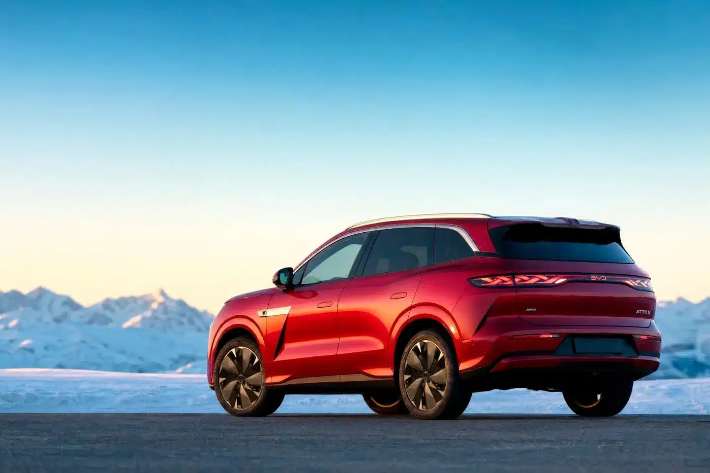 Η BYD παρουσιάζει το νέο SUV Atto 8 με φόρτιση εννέα λεπτών