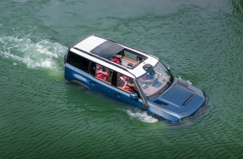 Geely Battleship 700 - 10.000 παραγγελίες σε 12 λεπτά και 1.128 PS για το SUV που... κολυμπάει