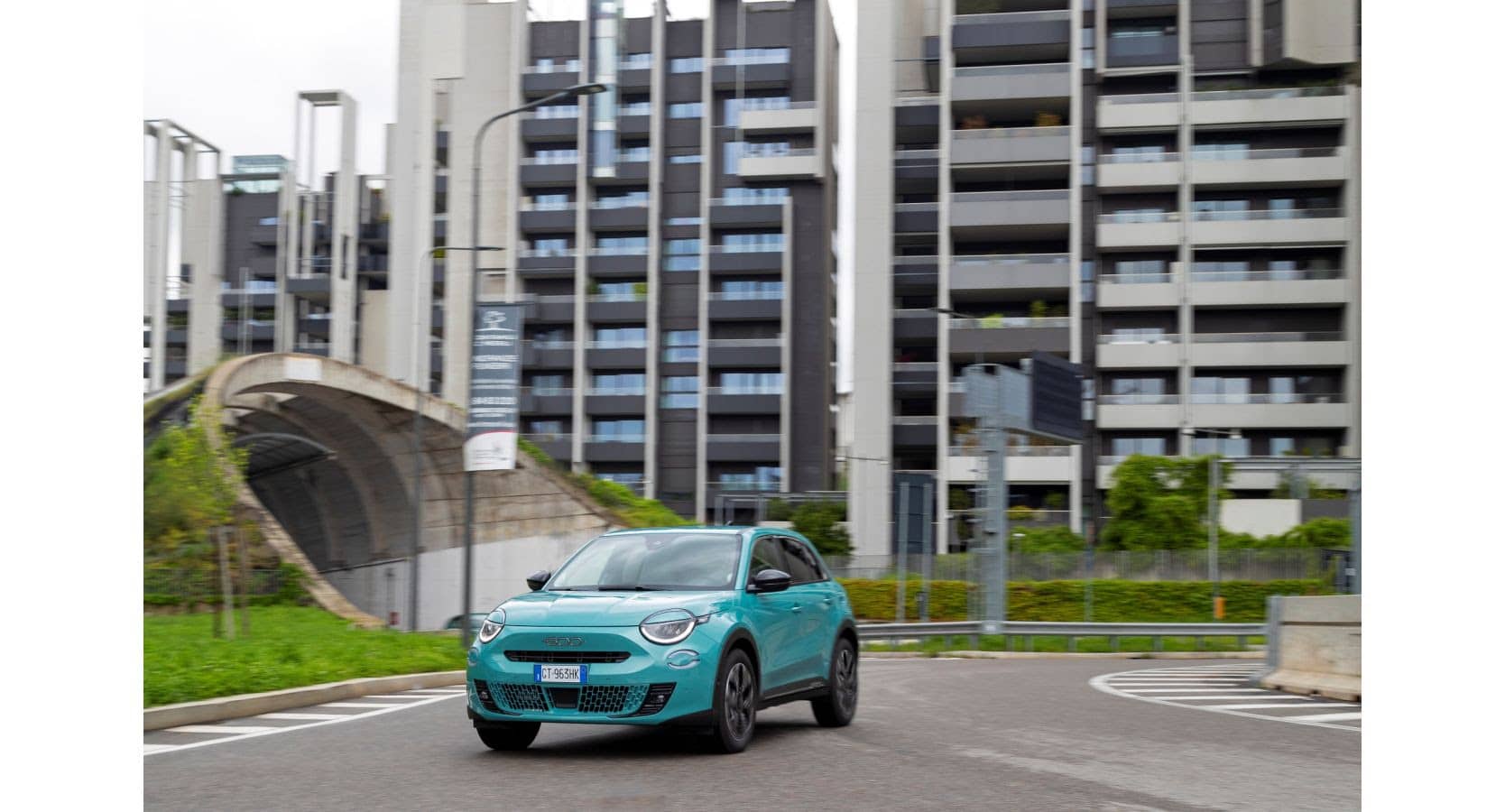 FIAT 600 Hybrid Icon: Ετοιμοπαράδοτο, με αυτόματο κιβώτιο, €24.490 και δώρο το χρώμα