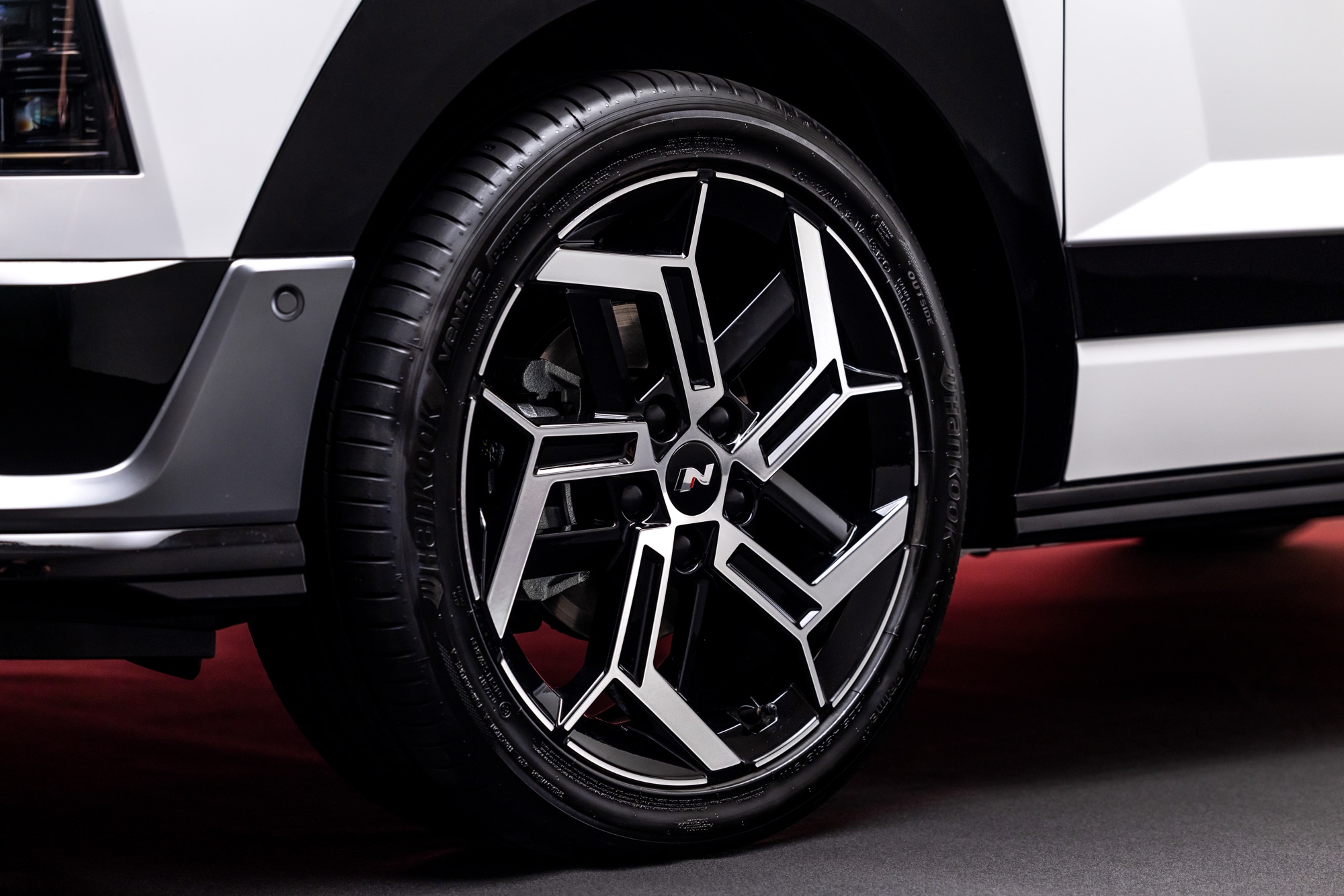 Hyundai Bayon 2027: Ριζική αλλαγή με νέα εμφάνιση και υβριδική έκδοση